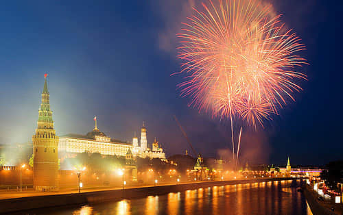2473812549 b96205a19d 100 Breathtaking Fireworks Photography Around The World