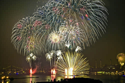 2639616418 d7b832a8b3 100 Breathtaking Fireworks Photography Around The World