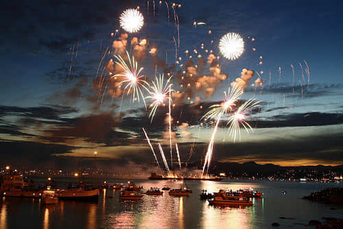 2726837187 bfb2b7f7cc 100 Breathtaking Fireworks Photography Around The World