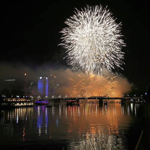 2832947831 7dccc4aca5 100 Breathtaking Fireworks Photography Around The World