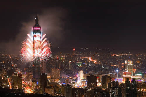 340654656 476d27c4b7 100 Breathtaking Fireworks Photography Around The World