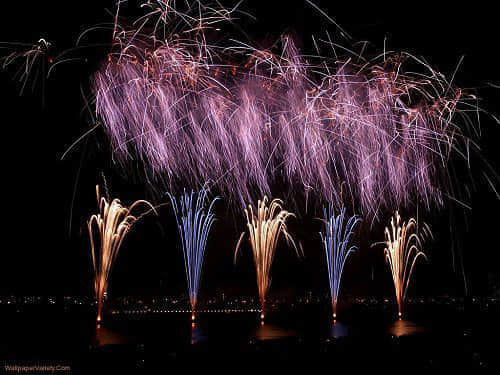 wallpaper fireworks 004 100 Breathtaking Fireworks Photography Around The World