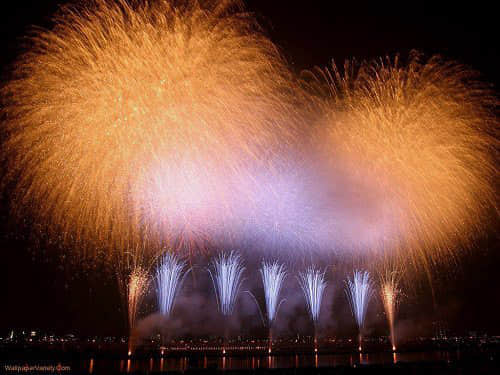 wallpaper fireworks 014 100 Breathtaking Fireworks Photography Around The World