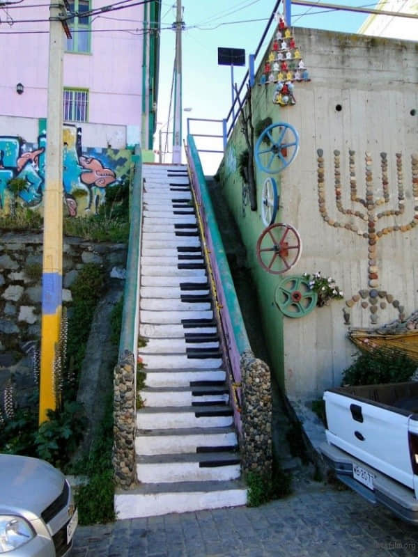 城市街头艺术之“楼梯的生命力”